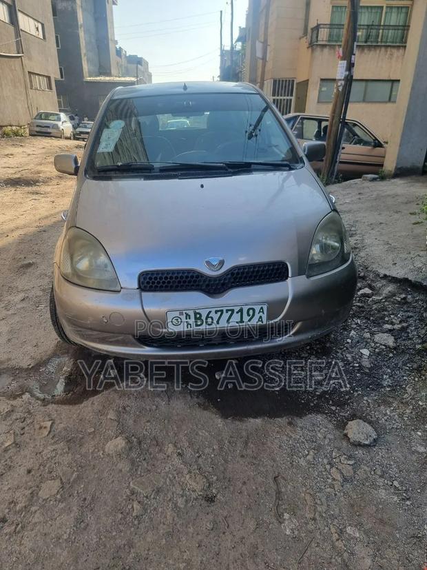 Toyota Vitz 2001 Silver