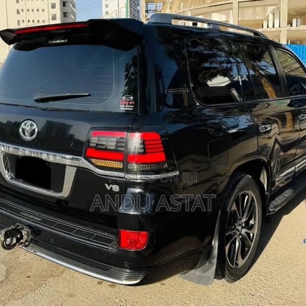 Toyota Land Cruiser 2016 Black