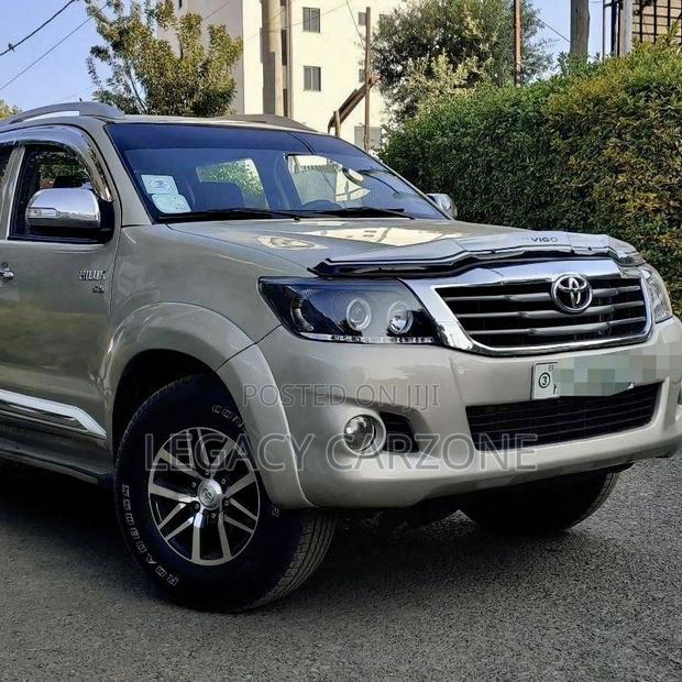 Toyota Hilux 2015 Gold