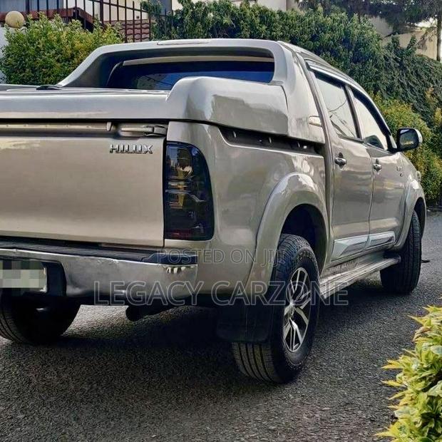 Toyota Hilux 2015 Gold
