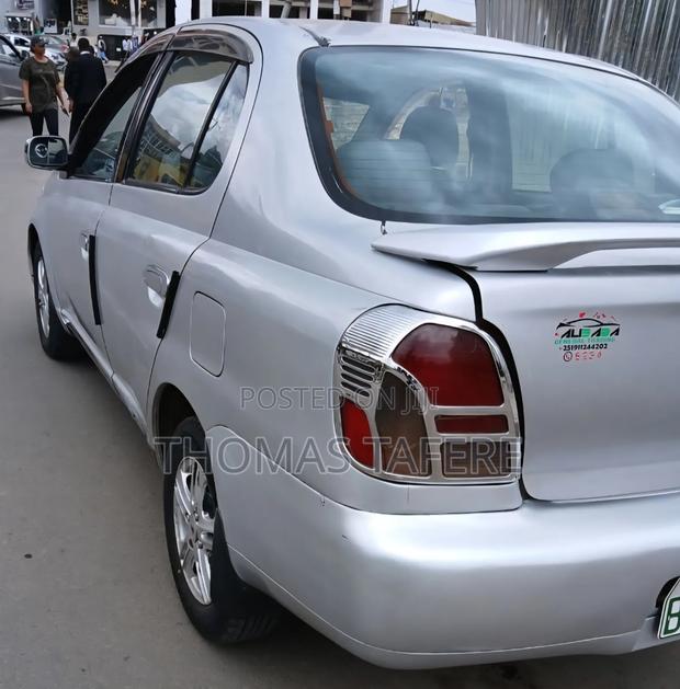 Toyota Platz 2001 Silver
