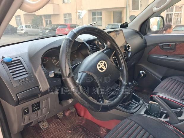 Toyota Hilux 2014 White