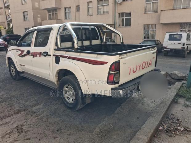 Toyota Hilux 2014 White