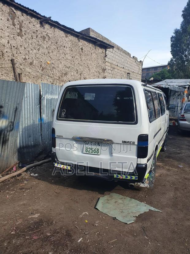Toyota HiAce 1999 White