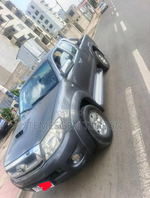 Toyota Hilux 2008 Gray