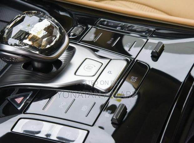 Denza N9 2.0 Hybrid AWD 2025 Black