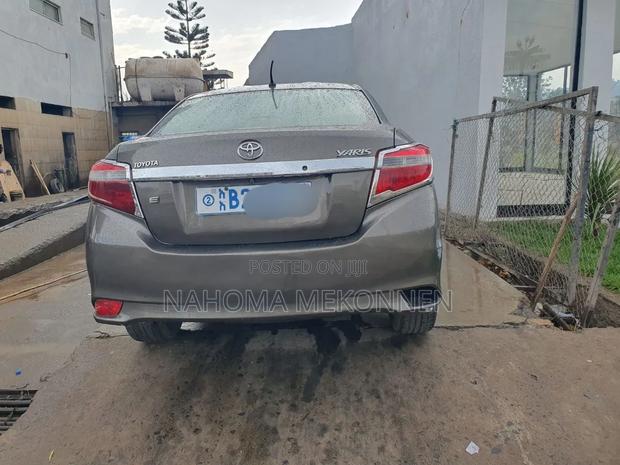 Toyota Yaris 2015 Brown