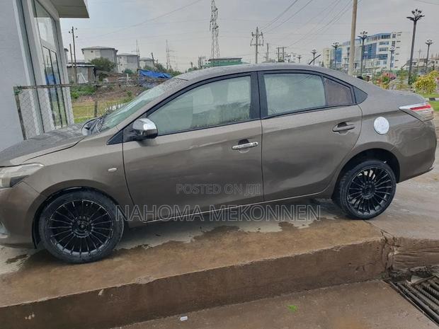 Toyota Yaris 2015 Brown