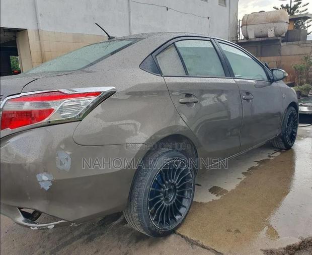 Toyota Yaris 2015 Brown