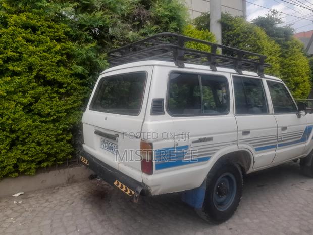 Toyota Land Cruiser 1989 White