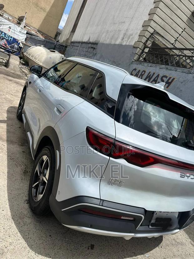 BYD Yuan Up 2025 Off white