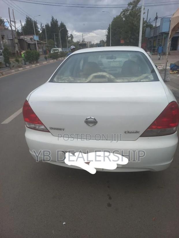 Nissan Sunny 2011 White