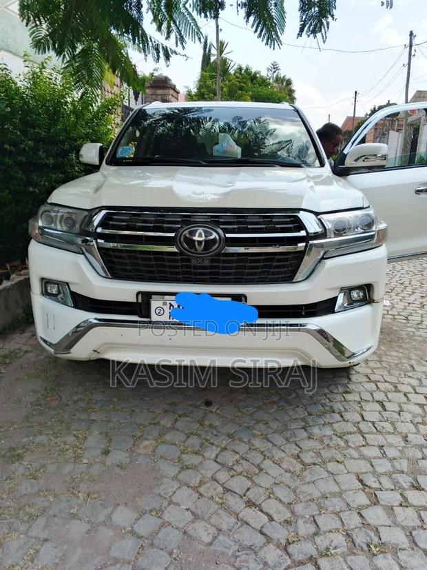 Toyota Land Cruiser 2015 White
