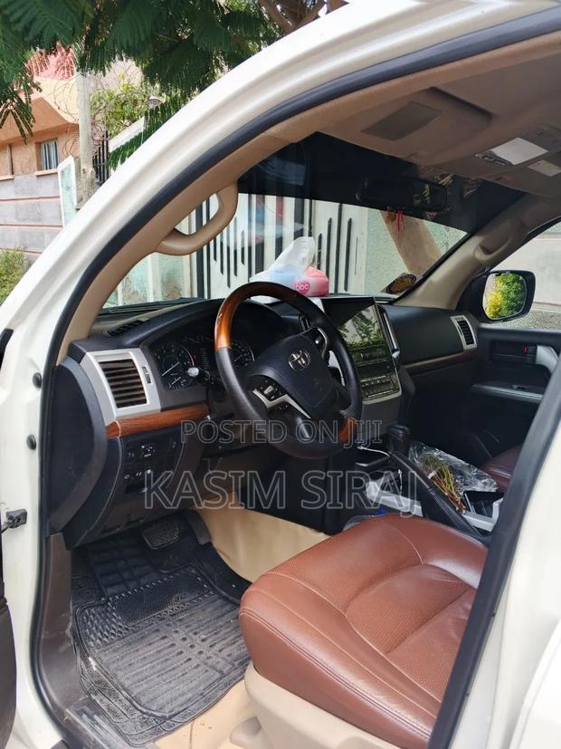 Toyota Land Cruiser 2015 White