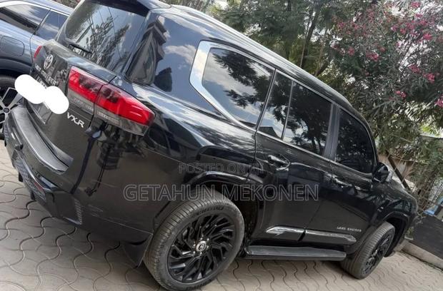Toyota Land Cruiser 2023 Black