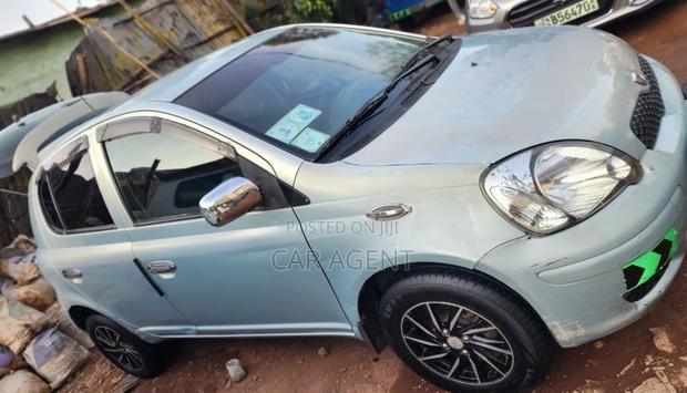 Toyota Vitz 2004 Silver