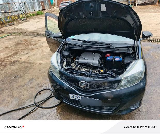 Toyota Yaris 2012 Black