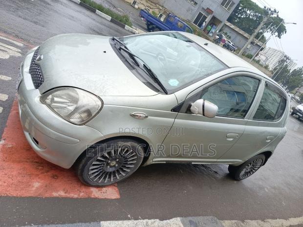 Toyota Vitz 2003 Silver