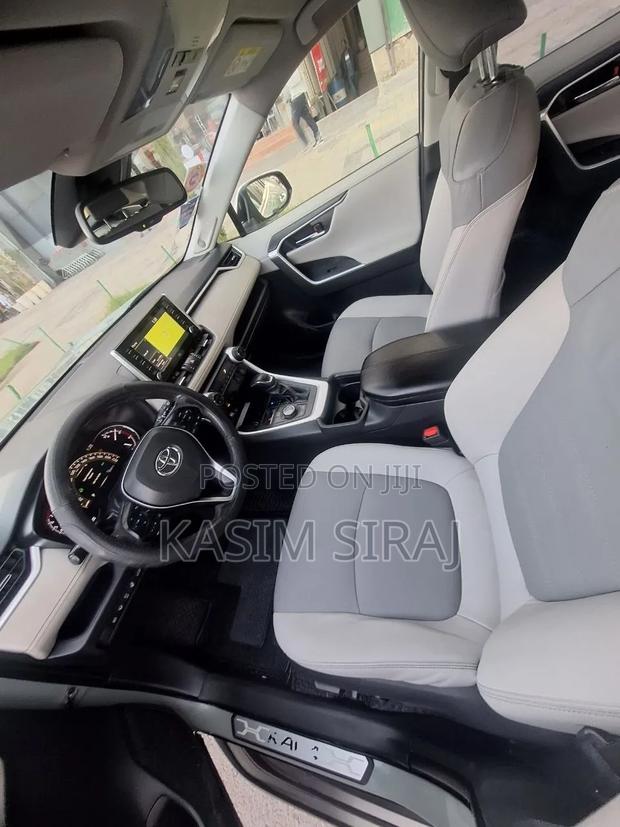 Toyota RAV4 2020 Blue