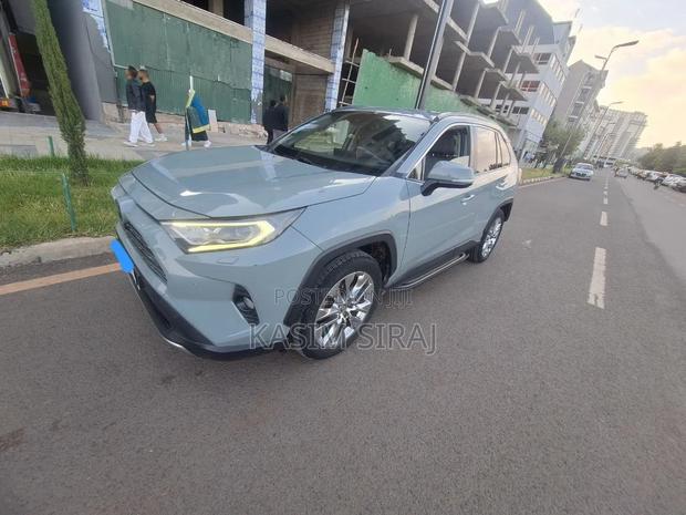 Toyota RAV4 2020 Blue