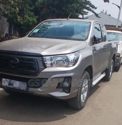 Toyota Hilux 2020 Gray