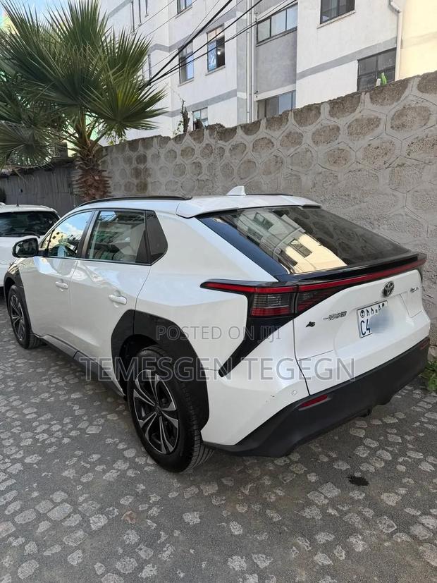 Toyota bZ4X 2023 White