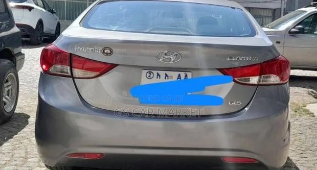 Hyundai Elantra 2012 Silver