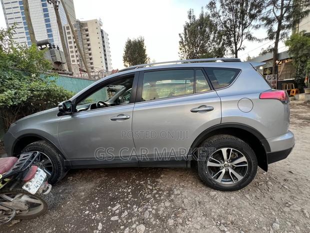 Toyota RAV4 2018 Gray