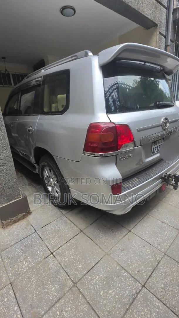 Toyota Land Cruiser 2011 Silver