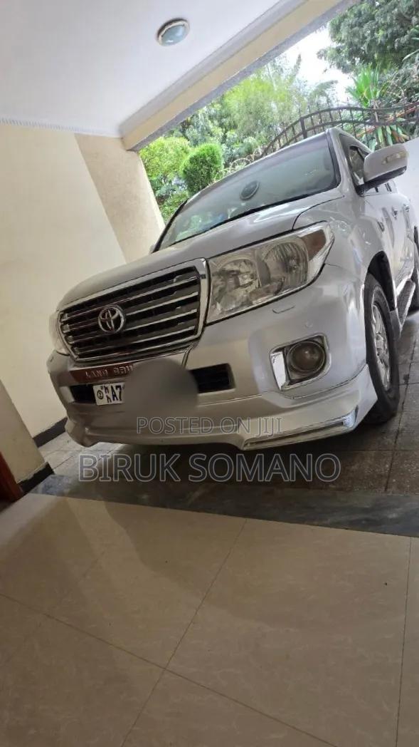 Toyota Land Cruiser 2011 Silver