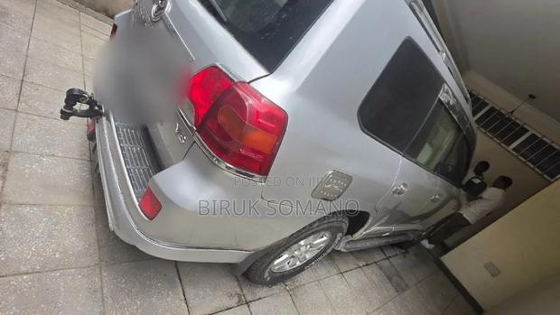 Toyota Land Cruiser 2011 Silver