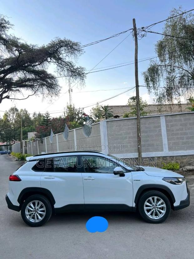 Toyota Corolla Cross Hybrid 2024 White