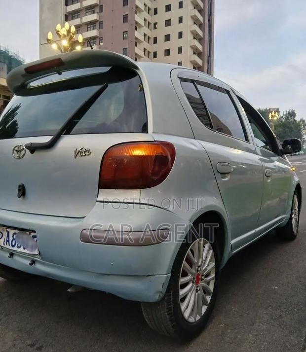 Toyota Vitz 2004 Gray