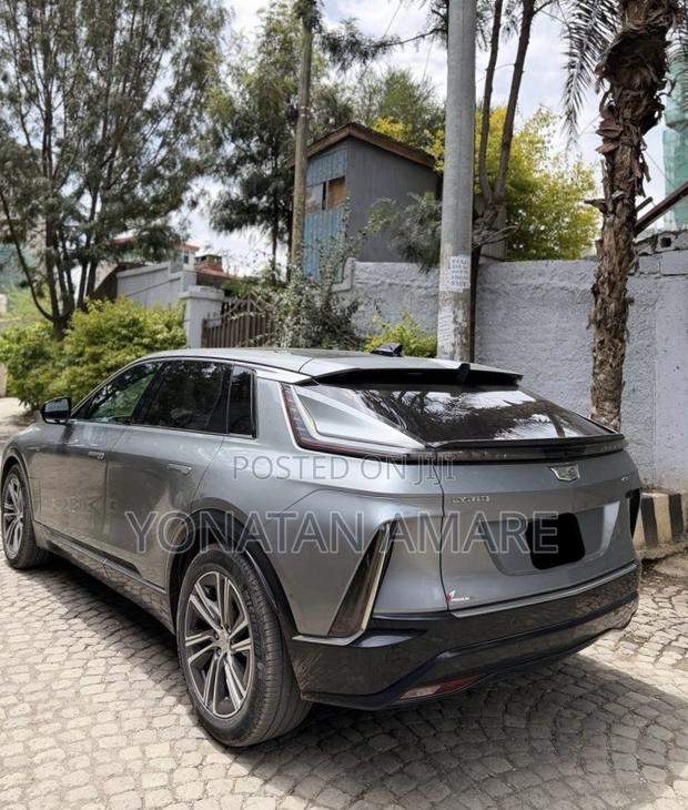 Cadillac Lyriq 2023 Silver