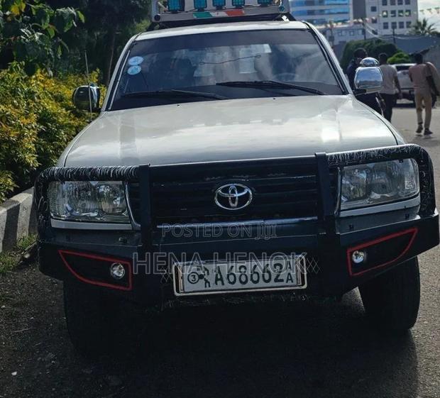 Toyota Land Cruiser 2006 White