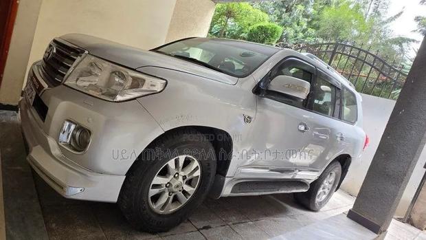 Toyota Land Cruiser 2011 Silver