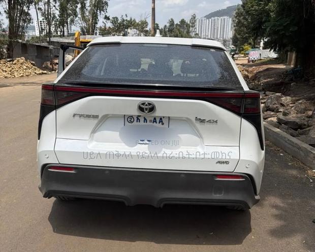 Toyota bZ4X 2024 Off white