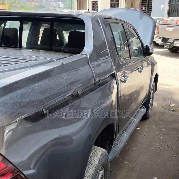 Toyota Hilux 2018 Gray