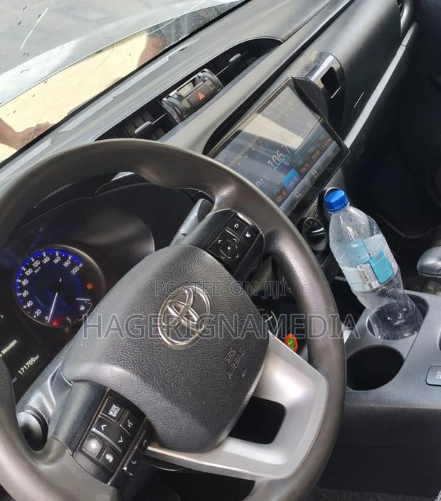 Toyota Hilux 2018 Gray