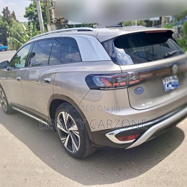 Volkswagen ID.6 2024 Gray