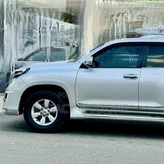 Toyota Land Cruiser 2016 White