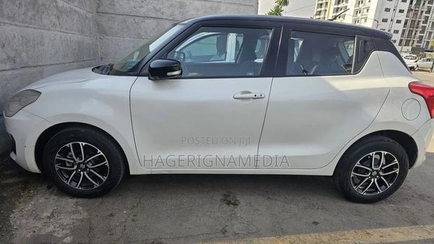 Suzuki Swift 2022 White