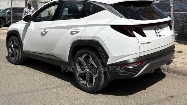 Hyundai Tucson 2022 White