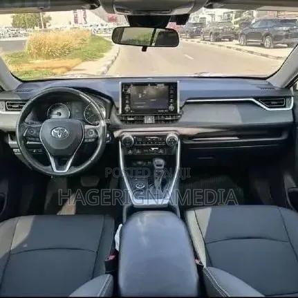 Toyota RAV4 2022 Silver
