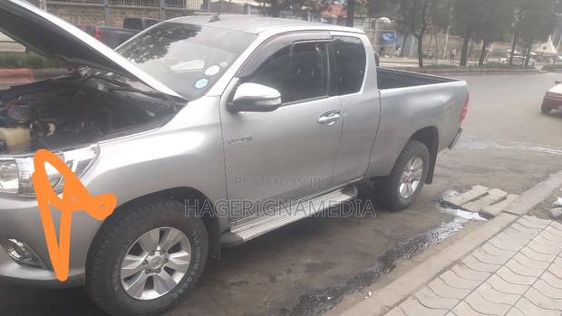 Toyota Hilux 2017 Gray