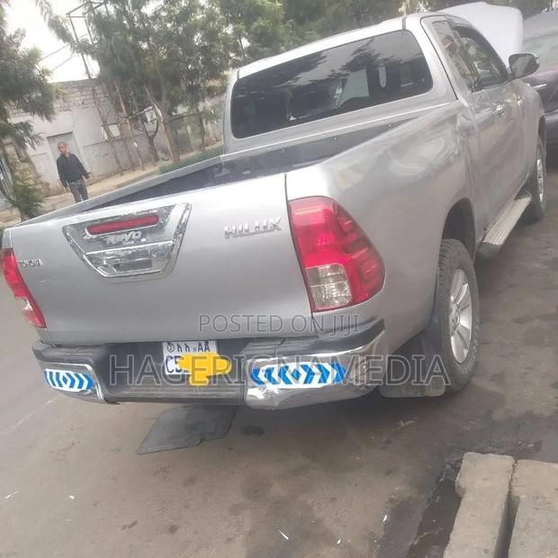 Toyota Hilux 2017 Gray