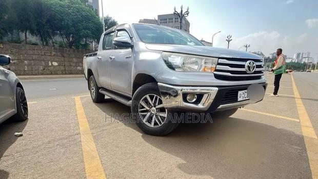 Toyota Hilux 2018 Silver