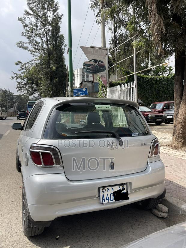 Toyota Vitz 1999 Silver