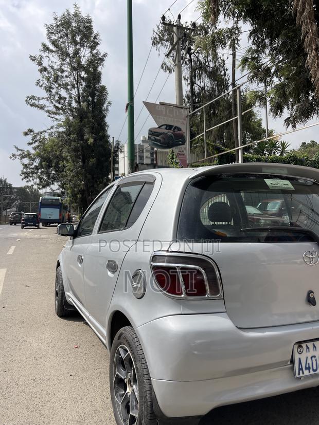 Toyota Vitz 1999 Silver