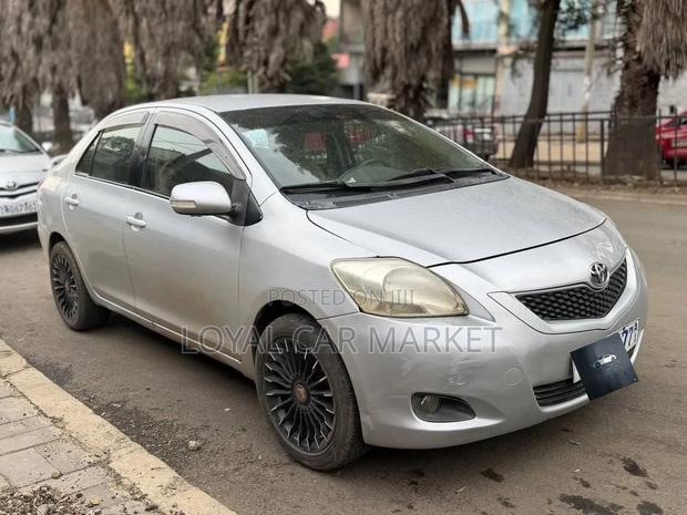 Toyota Yaris 2010 Silver